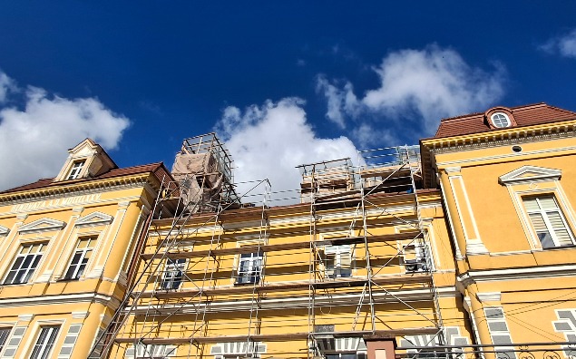 News - Prace remontowo- konserwatorskie kominów budynku Pałacu w Wysocku